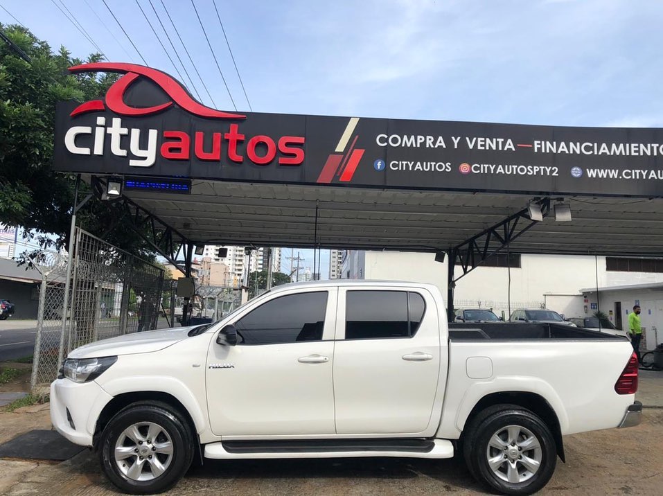 SE VENDE TOYOTA HILUX 2016 4X4