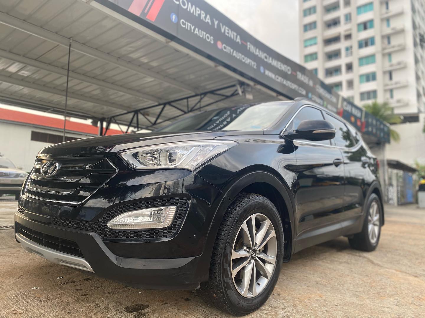 SE VENDE HYUNDAI SANTA FE 2015 4WD FULL XTRAS