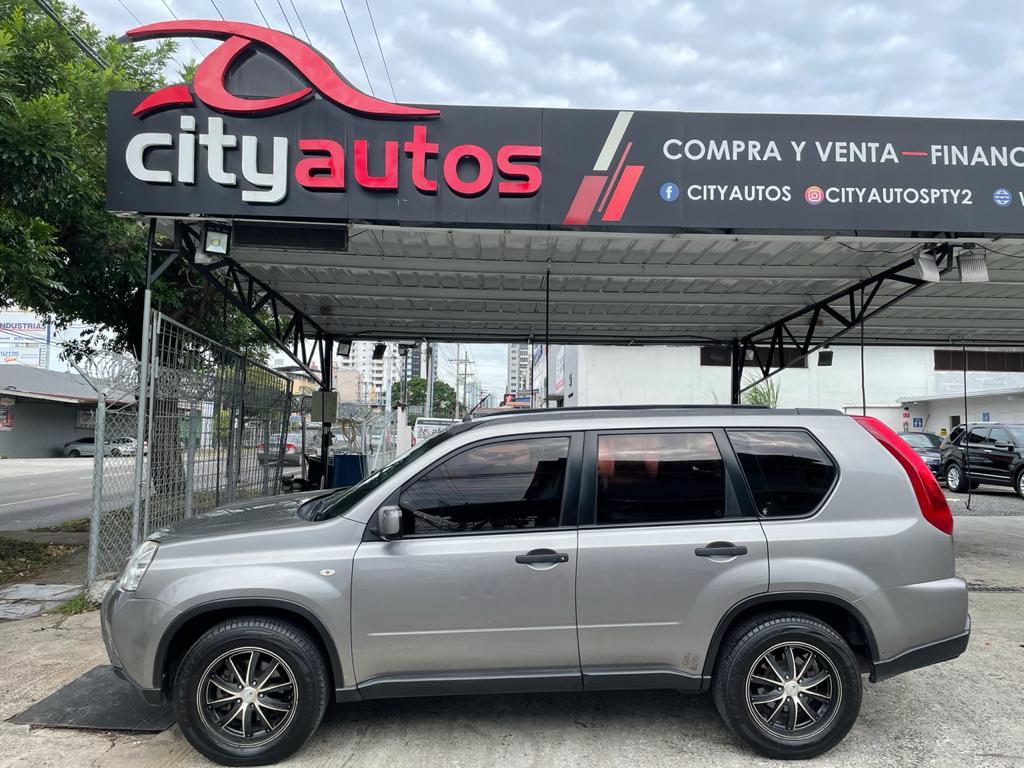 NISSAN X-TRAIL 2013 4x4 IMPECABLE