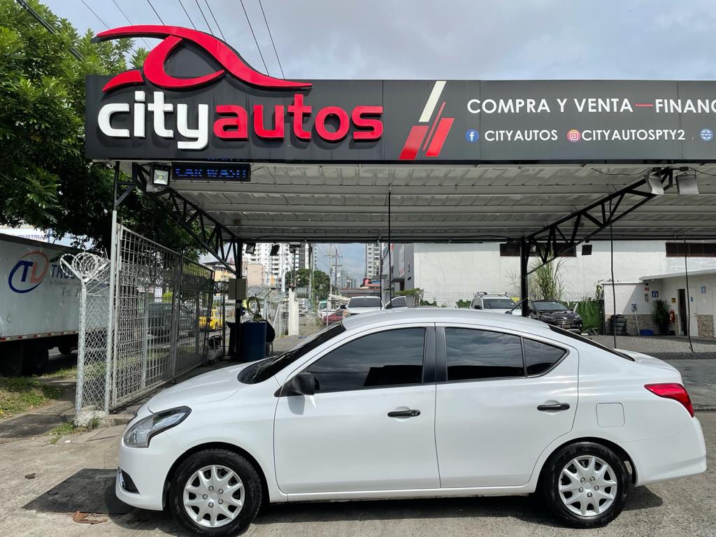 NISSAN VERSA AÑO 2017