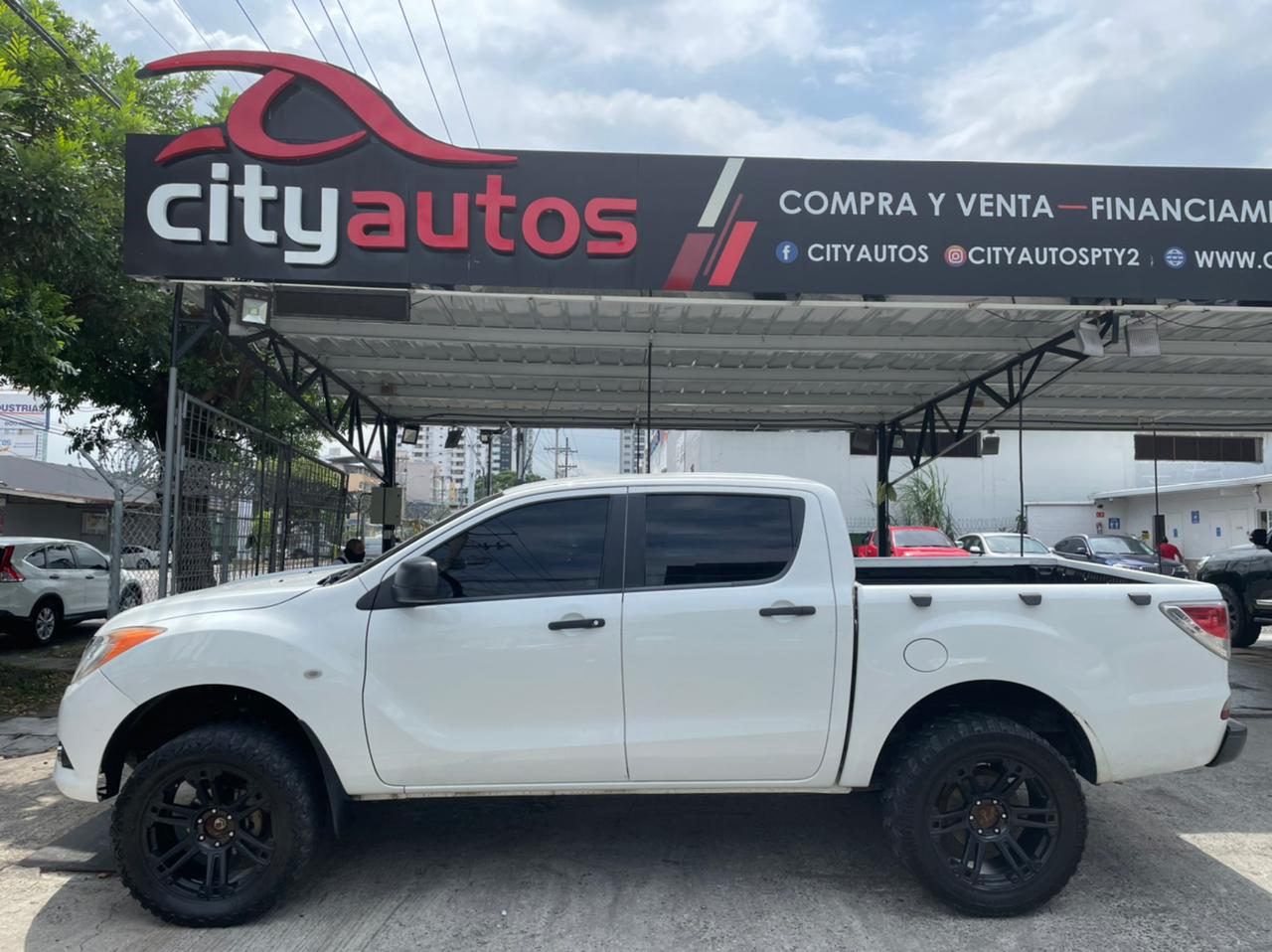 SE VENDE MAZDA BT50 2016 4WD