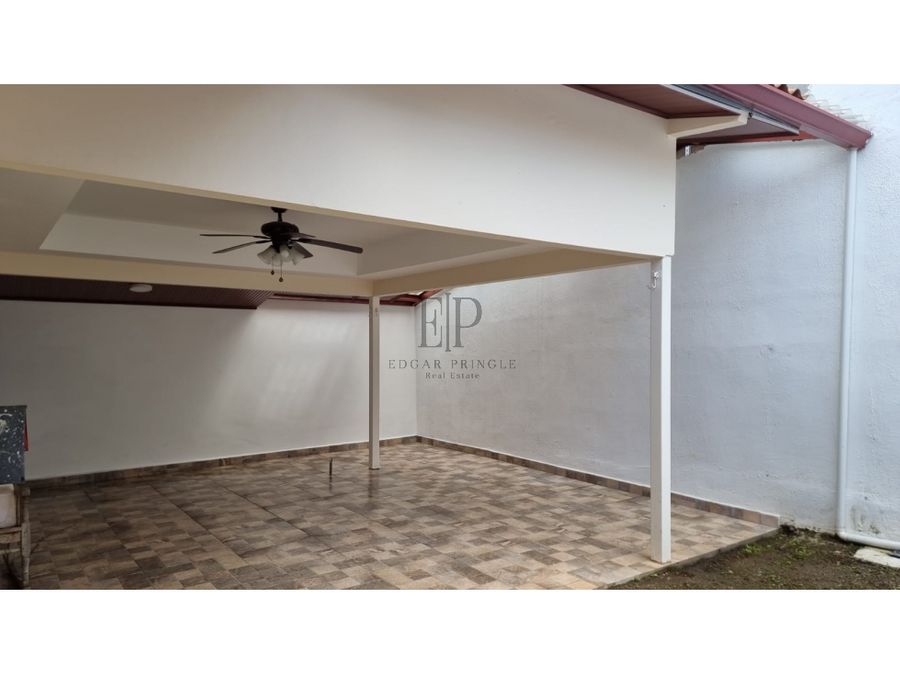 Se vende casa en Villa Verónica, El Crisol, a pocos minutos de la estación del Metro