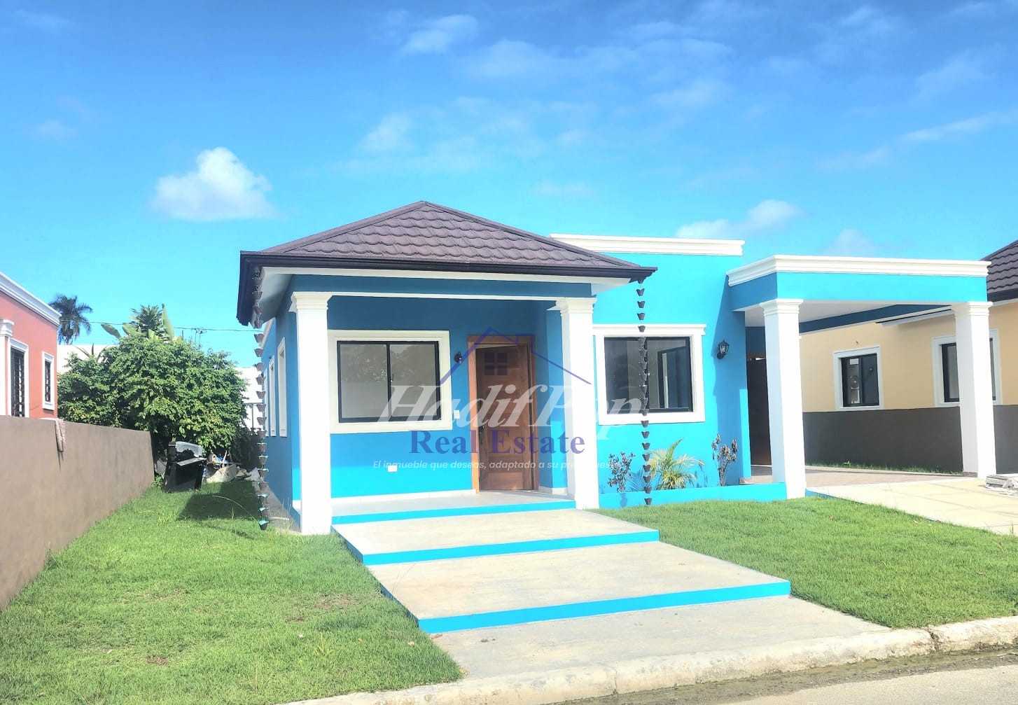 Casa a estrenar en urbanización cerrada, a 8 minutos de la playa.