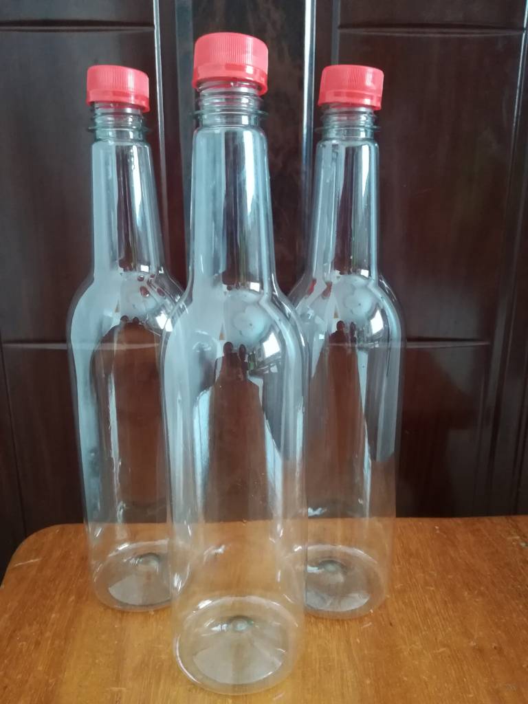 Se vende botella plástica de 750ml con tapa de seguridad